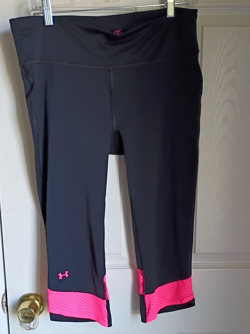 Under Armour HeatGear Capri Leggings in black with pink mesh accents